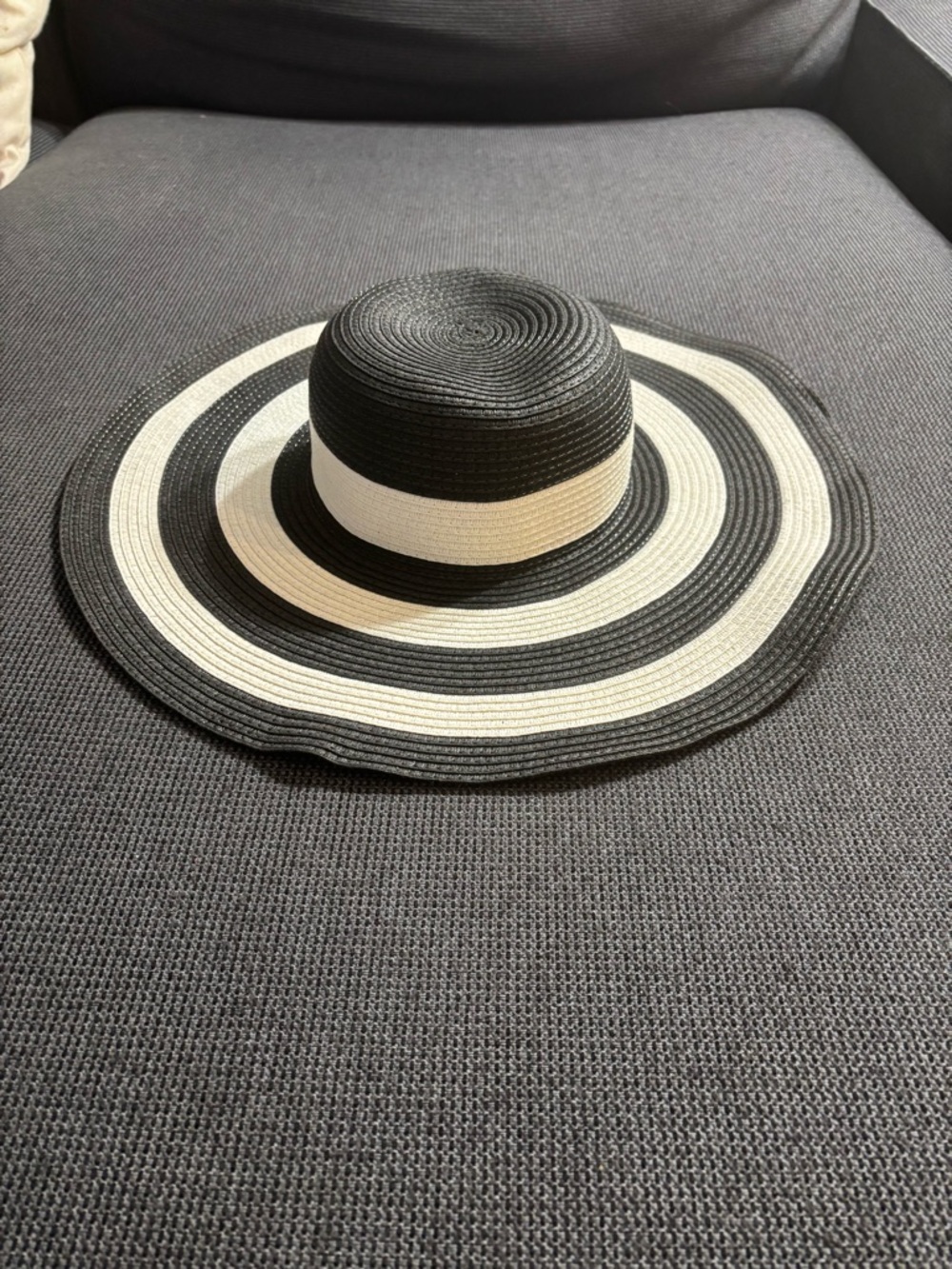 Women’s floppy sun hat